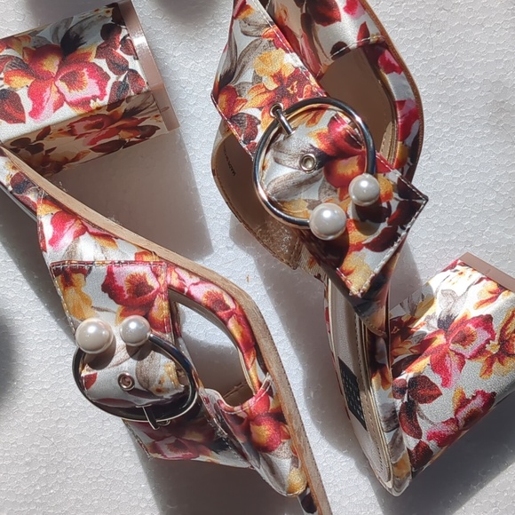 White House Black Market Shoes - 💖White House Black Market sandals, 8, floral